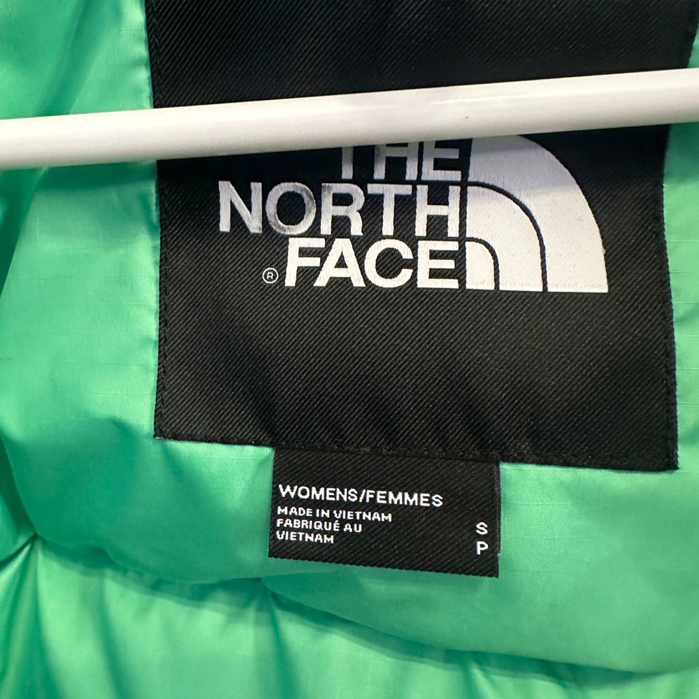 The North Face Cropped Nuptse Jacket 'Chlorophyll Green' size Small cropped - Picture 9 of 11